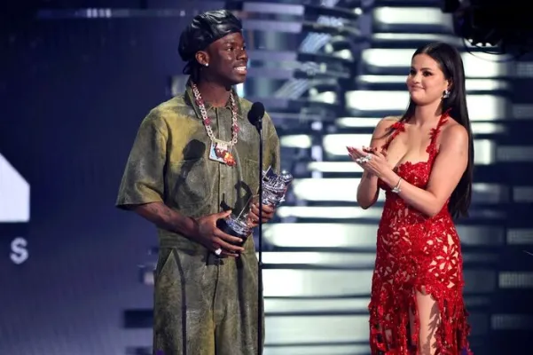rema-and-selena-gomez-accept-the-best-afrobeats-award-for-news-photo-1694572300_700x466