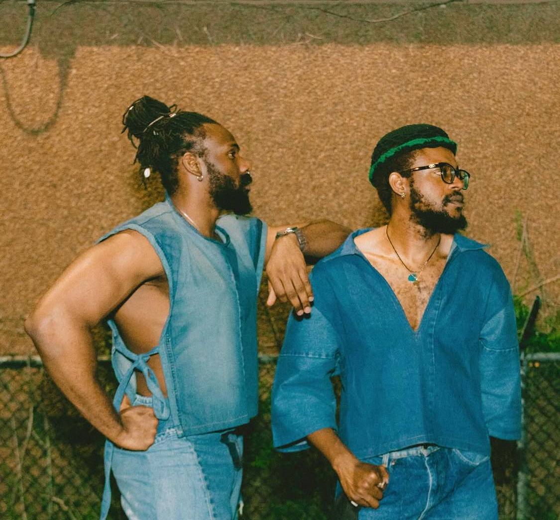 The Cavemen – Dancing Shoes